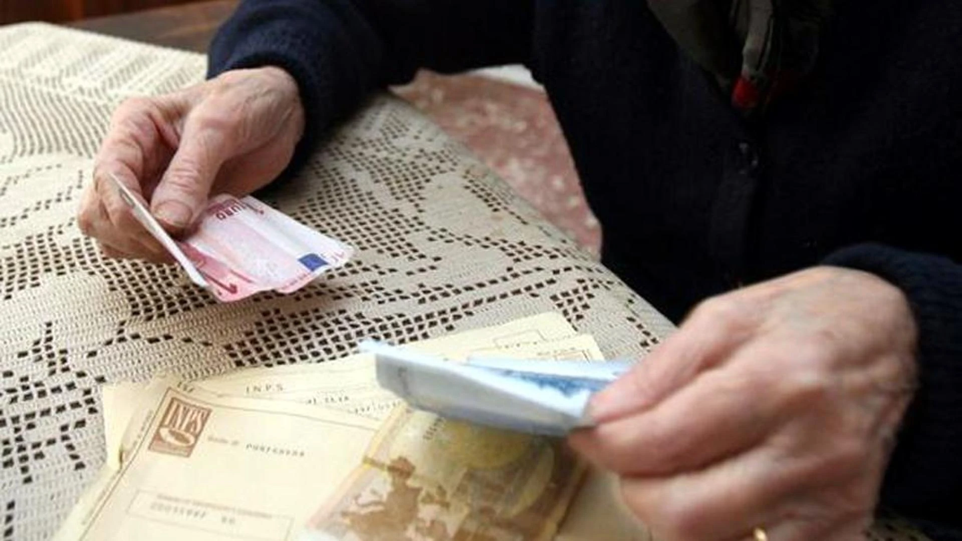 Napoli, prova a truffare una coppia di anziani: arrestato per l’undicesima volta per lo stesso reato