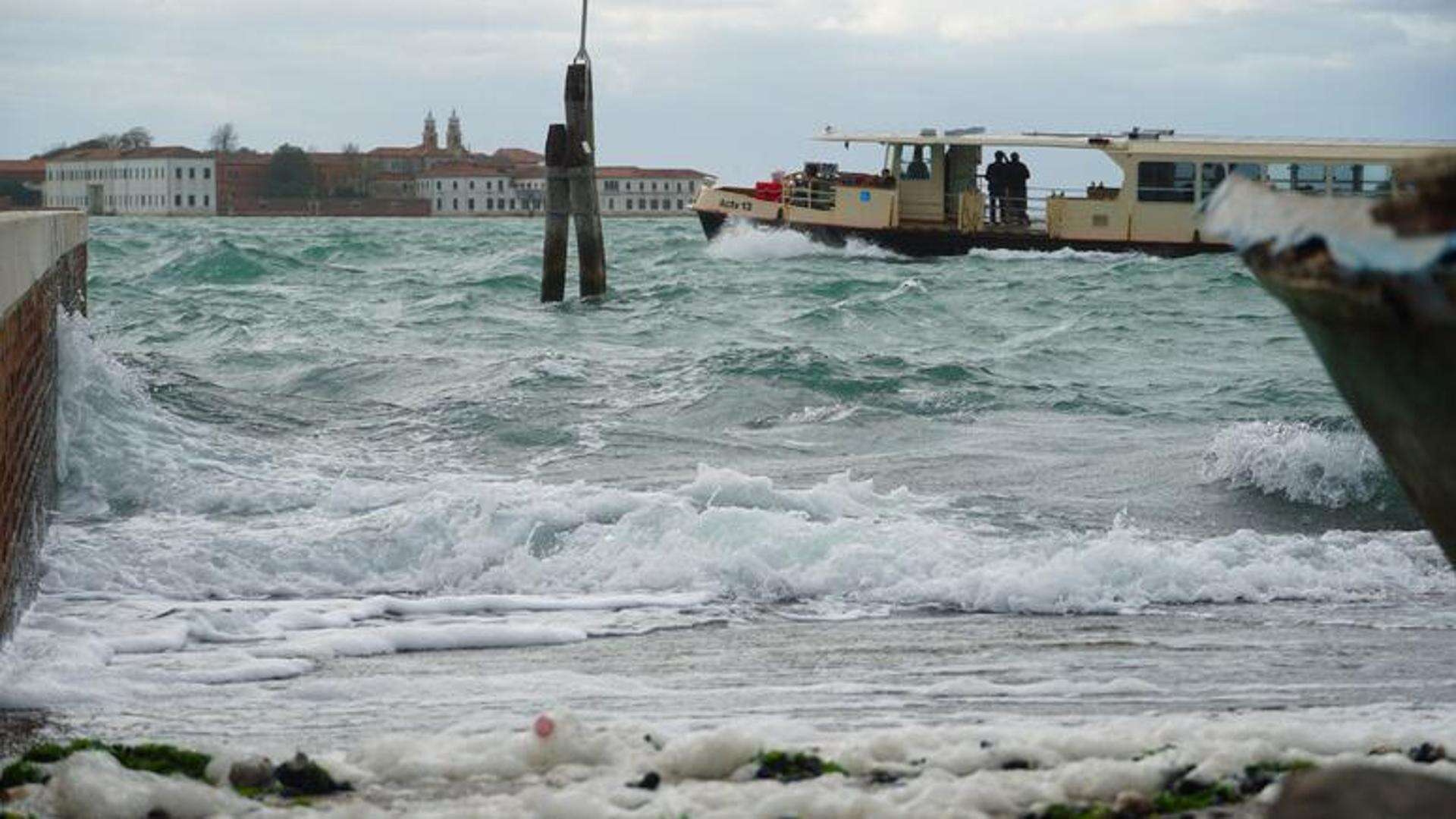 Venezia, cadavere di donna trovato nelle acque del Lido