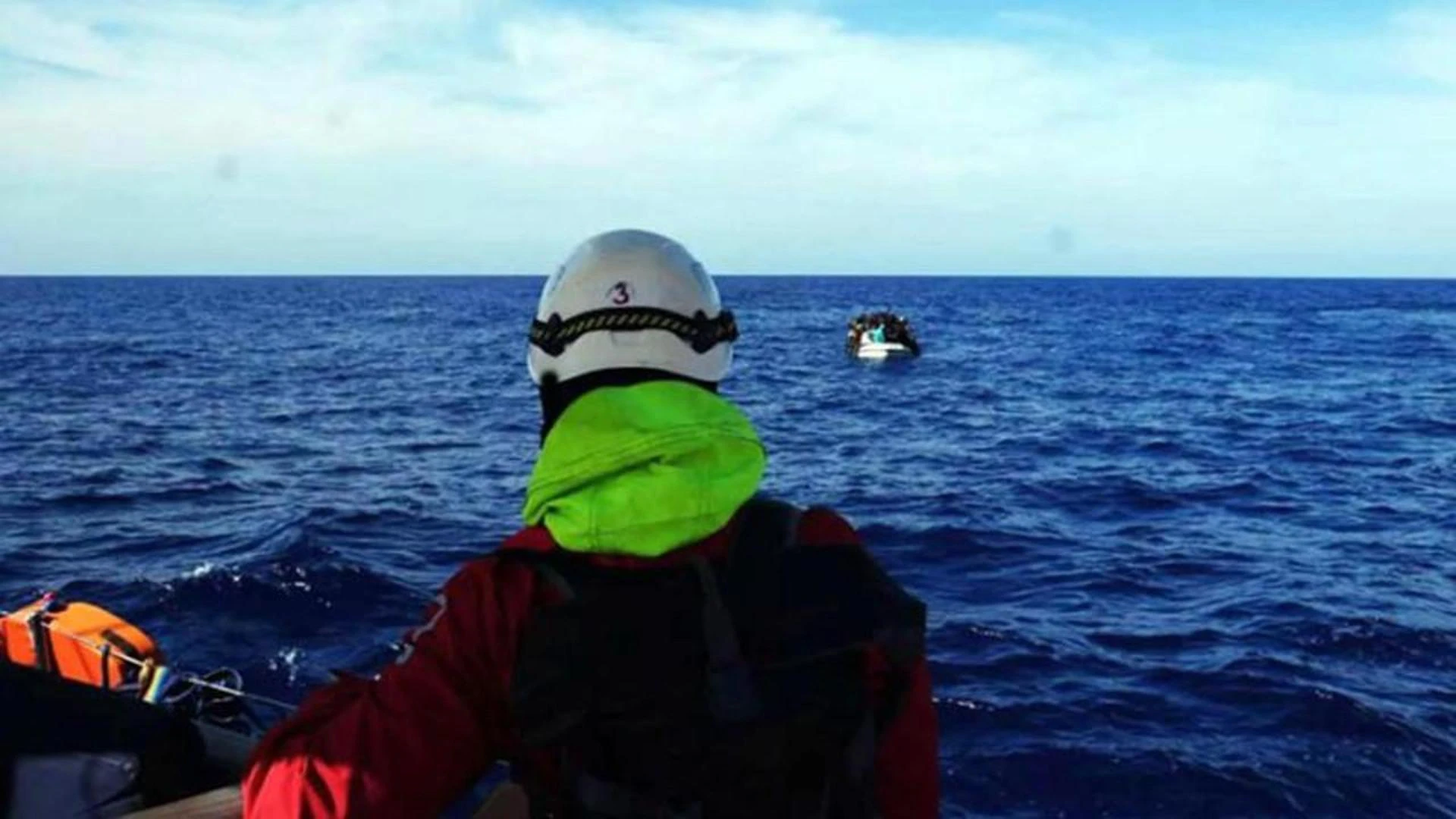 Barchino affonda, il cadavere di un migrante davanti alle coste di Sant’Antioco