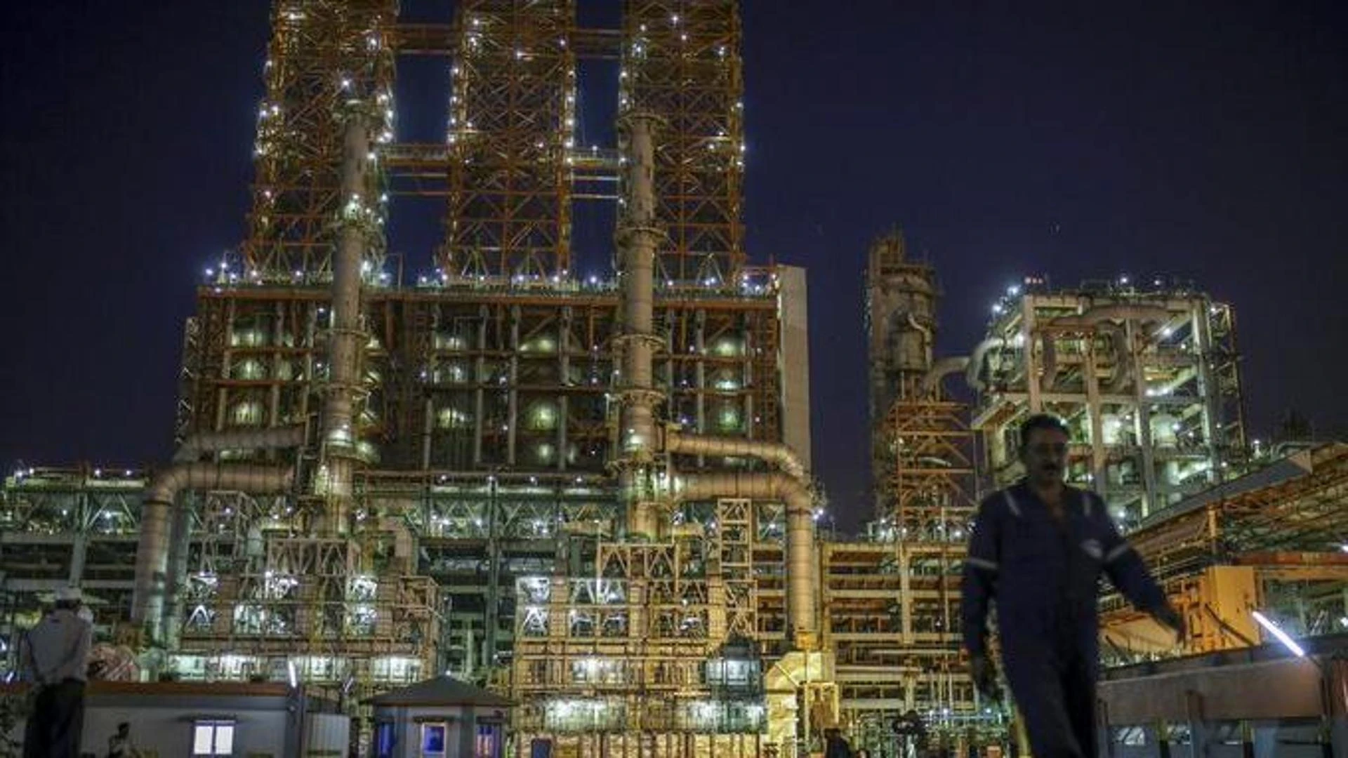 Rosneft e il tracollo degli utili del 70%. Così sta crollando l’industria del petrolio di Putin