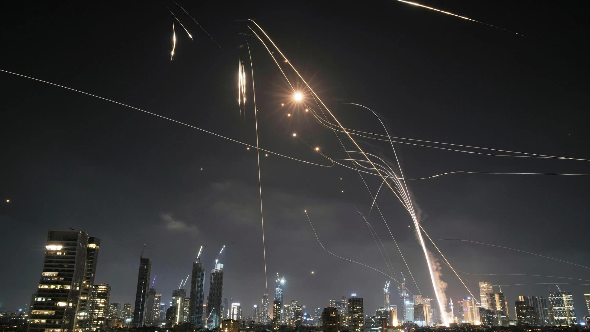 Come si difende Israele dai missili iraniani? E perché l’Iron Dome non è riuscito contenerli