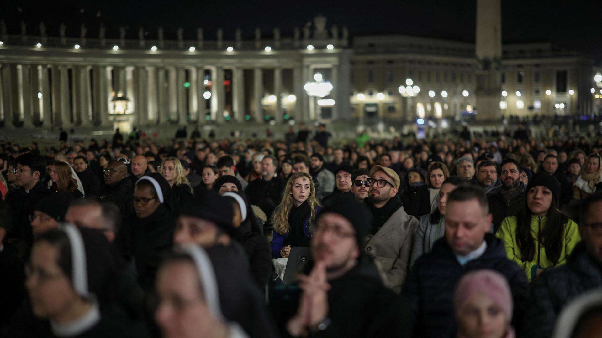 Papa, la situazione è stazionaria: “Maschera per la notte, ha chiamato Gaza”