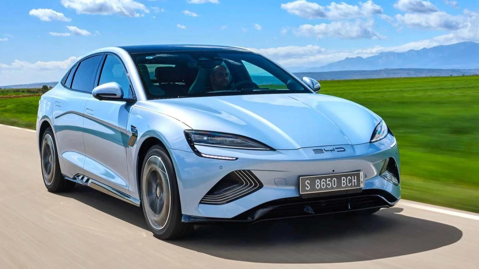 Auto, in Europa la cinese Byd supera Tesla