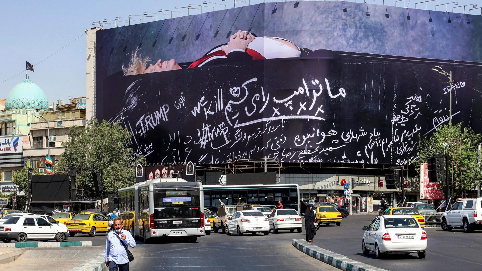 Paralisi a Hormuz, Trump non ferma i raid e prepara l’escalation