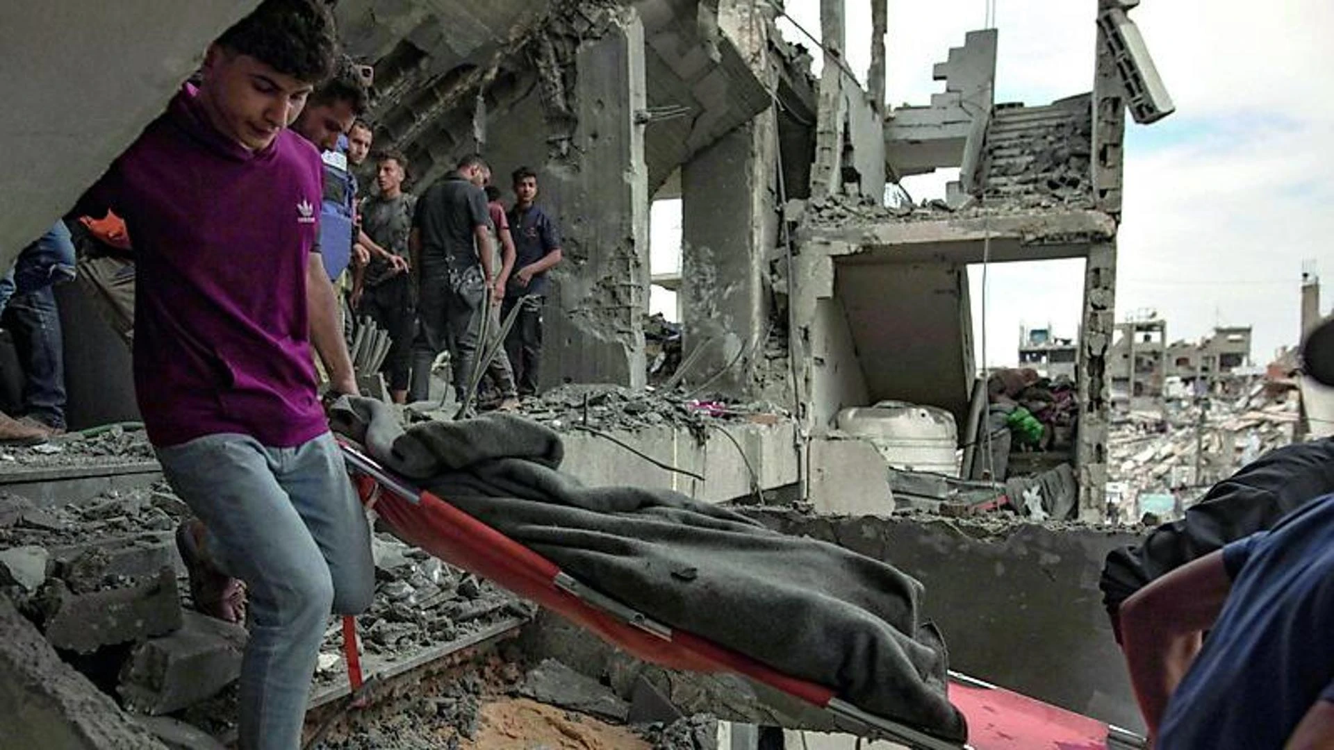 Sangue sui negoziati, Gaza oltre 120 morti in un solo giorno di raid