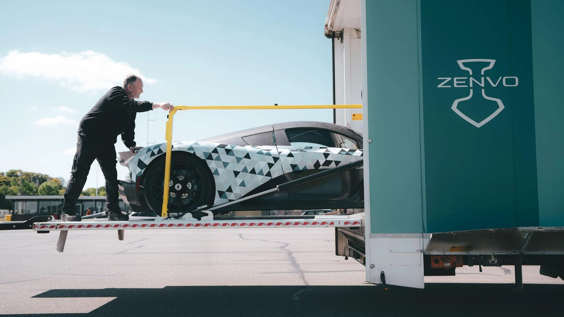 Zenvo Aurora, si avvicina il debutto della folle hypercar da 450 orari