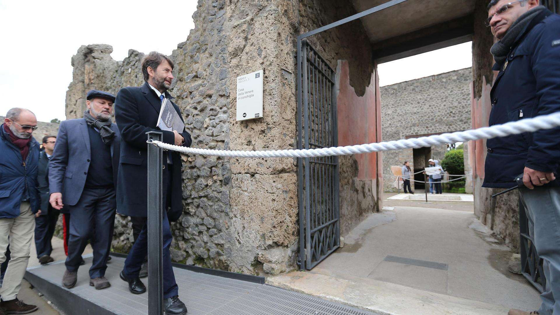 La chiave d’oro di Pompei è autentica, l’ex ministro Franceschini restituirà la sua