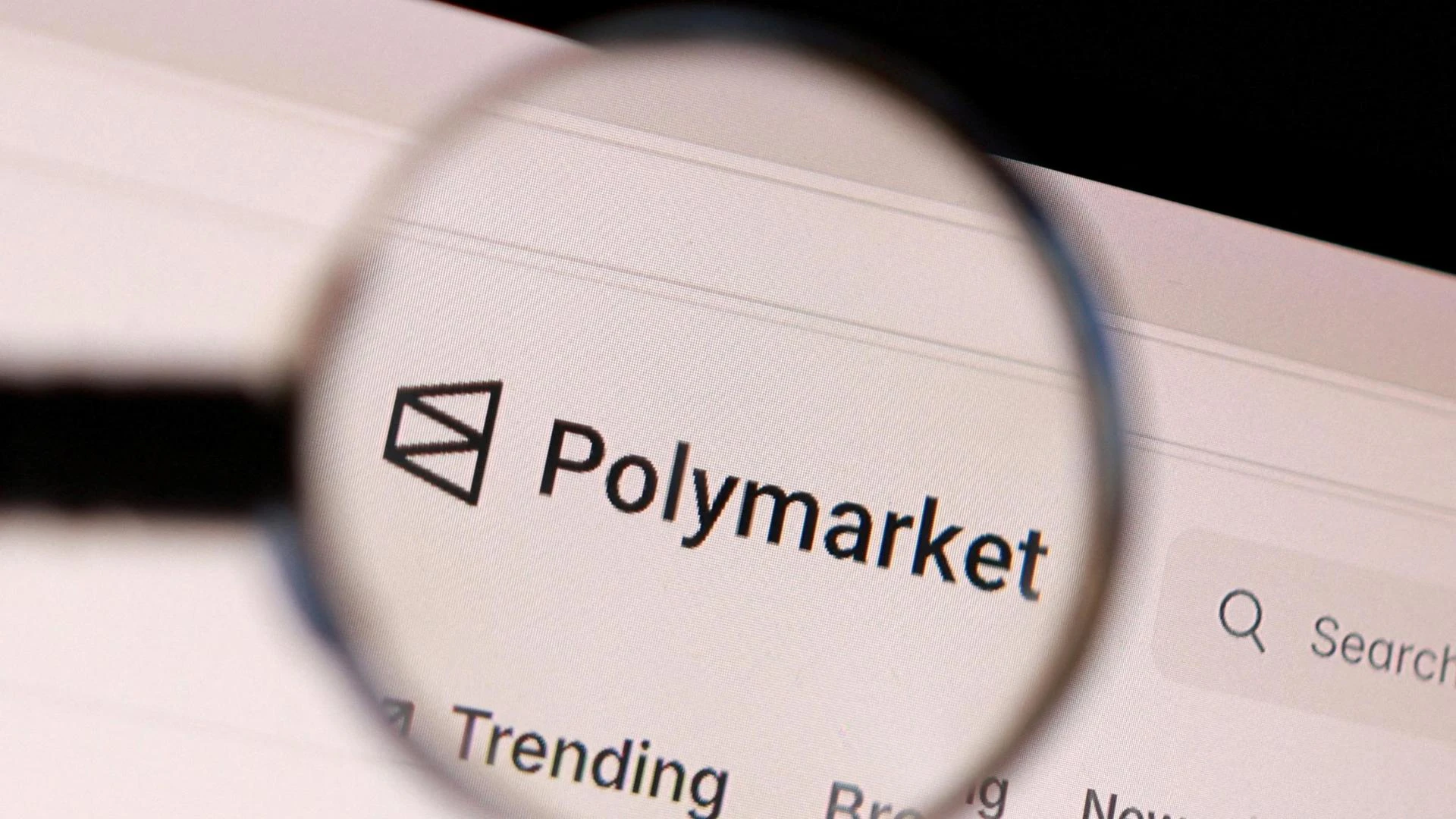 Ingegnere italiano di Google accusato di insider trading su Polymarket: incassi per 1,2 milioni