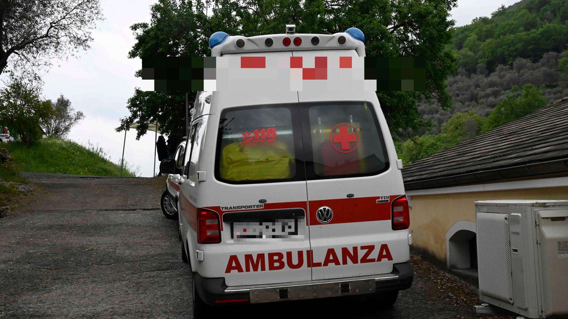 Incidenti sul lavoro, operaio di 46 anni precipita da tetto e muore nel Pavese