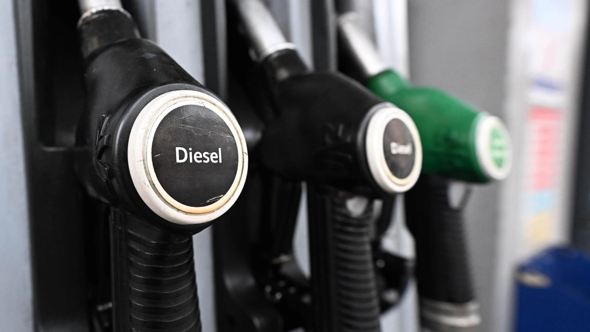 Caro-carburanti, i trucchi per consumare meno