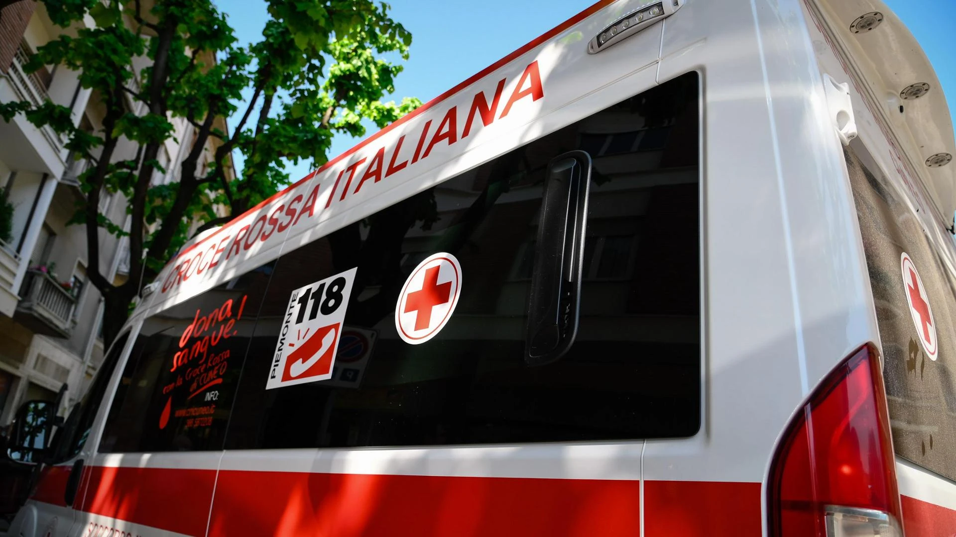 Aprilia, bambina di 11 anni muore in bici investita da un’auto. Alla guida una donna