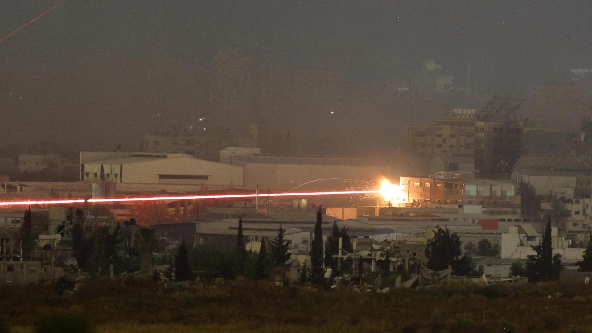Guerra in Medio Oriente, l'Idf stringe la morsa su Rafah. Hamas pubblica il video di un ostaggio e annuncia la sua uccisione in un raid