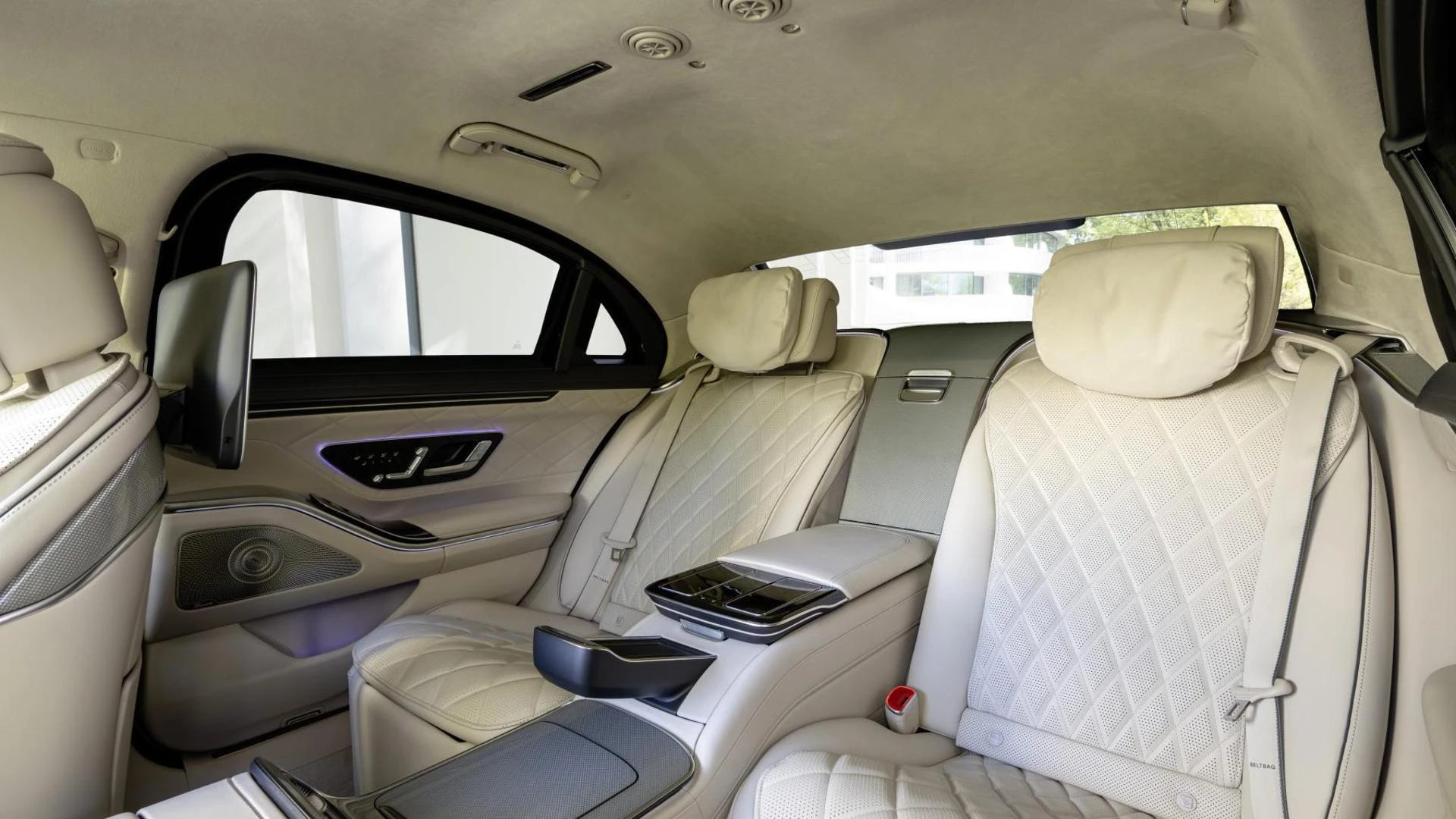Mercedes presenta la S 680 Guard 4MATIC: blindatura VR10 e lusso hi-tech