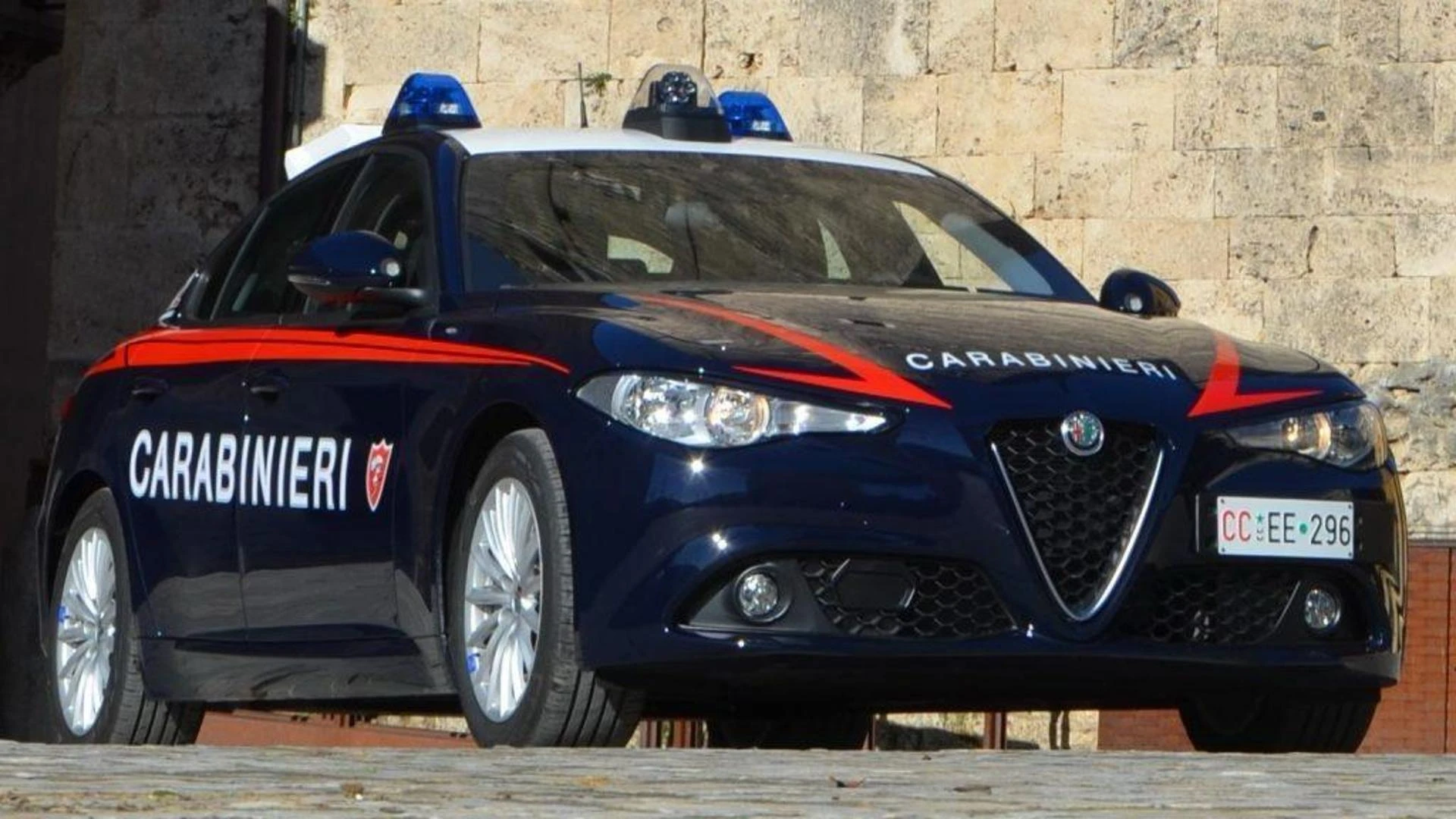Civitavecchia, molestie su studentesse: arrestato un professore