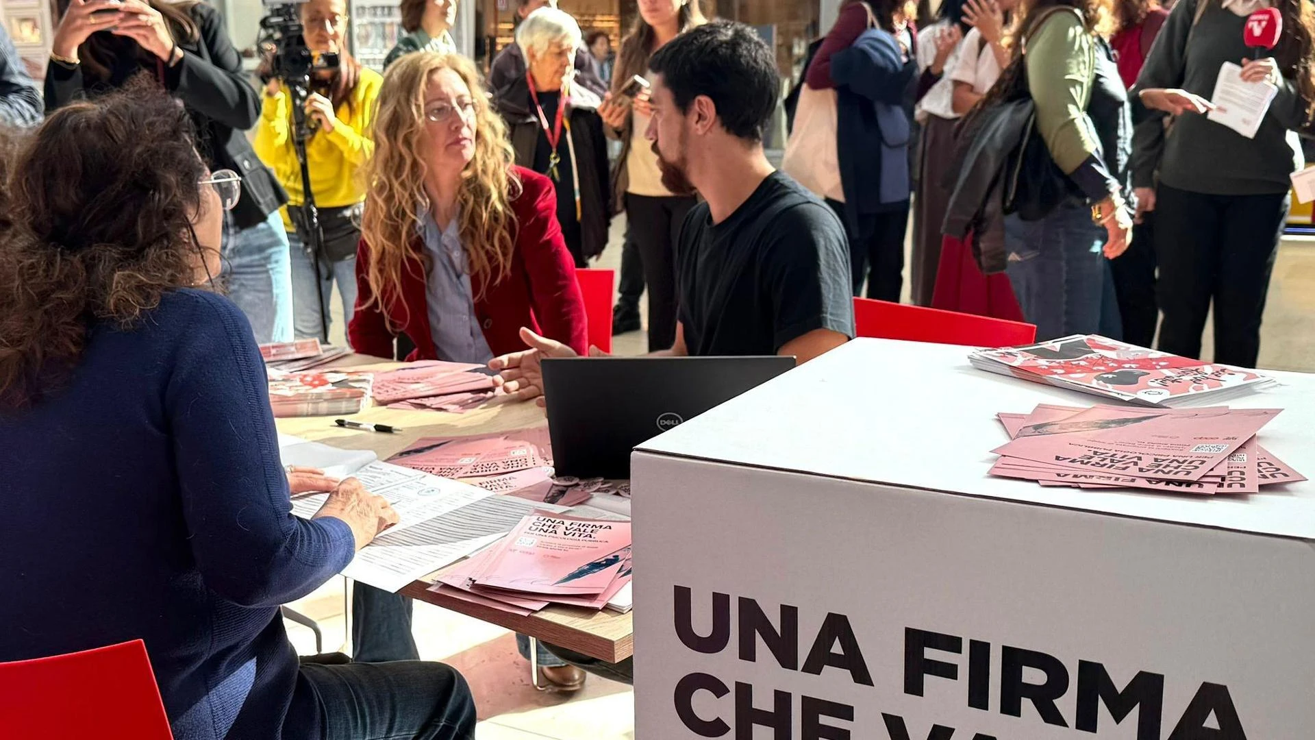 Educazione affettiva nelle scuole e servizio pubblico di psicologia: la raccolta firme è alla Coop