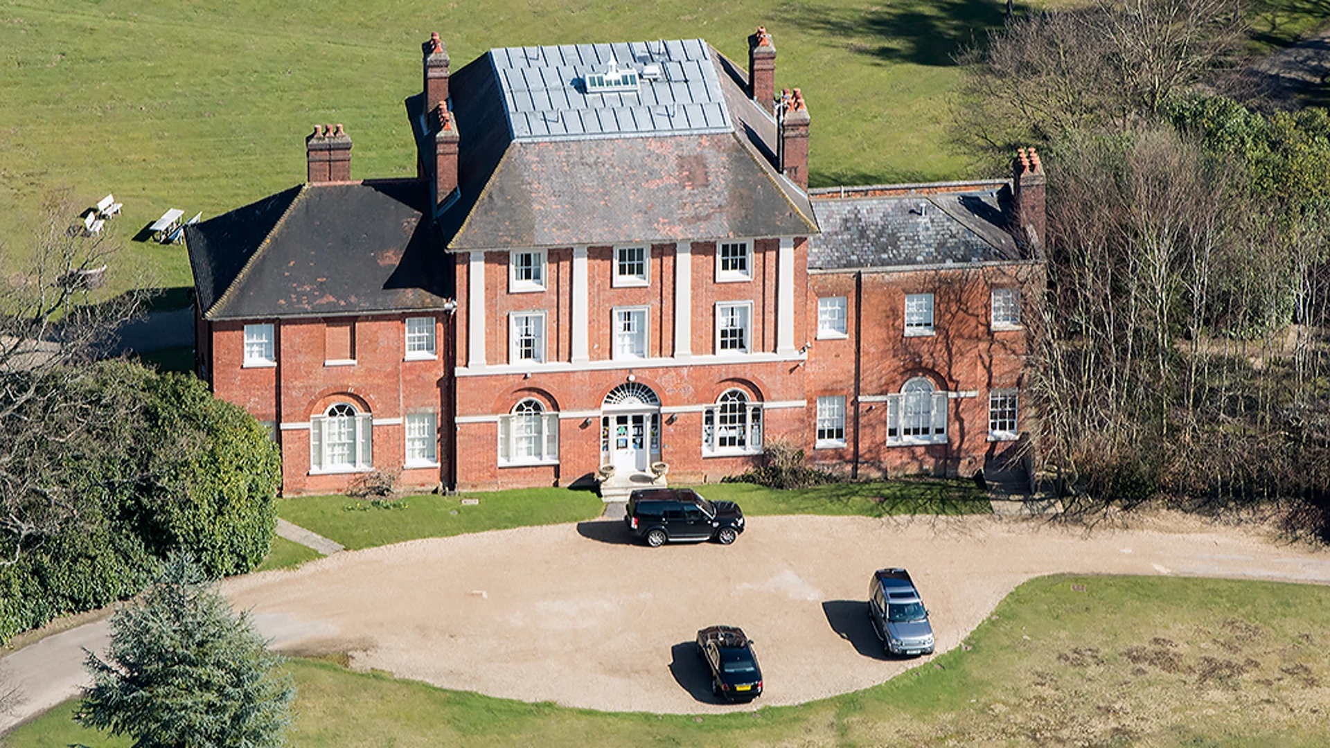 William e Kate cambiano casa. I reali si spostano in campagna: com’è fatta la residenza milionaria