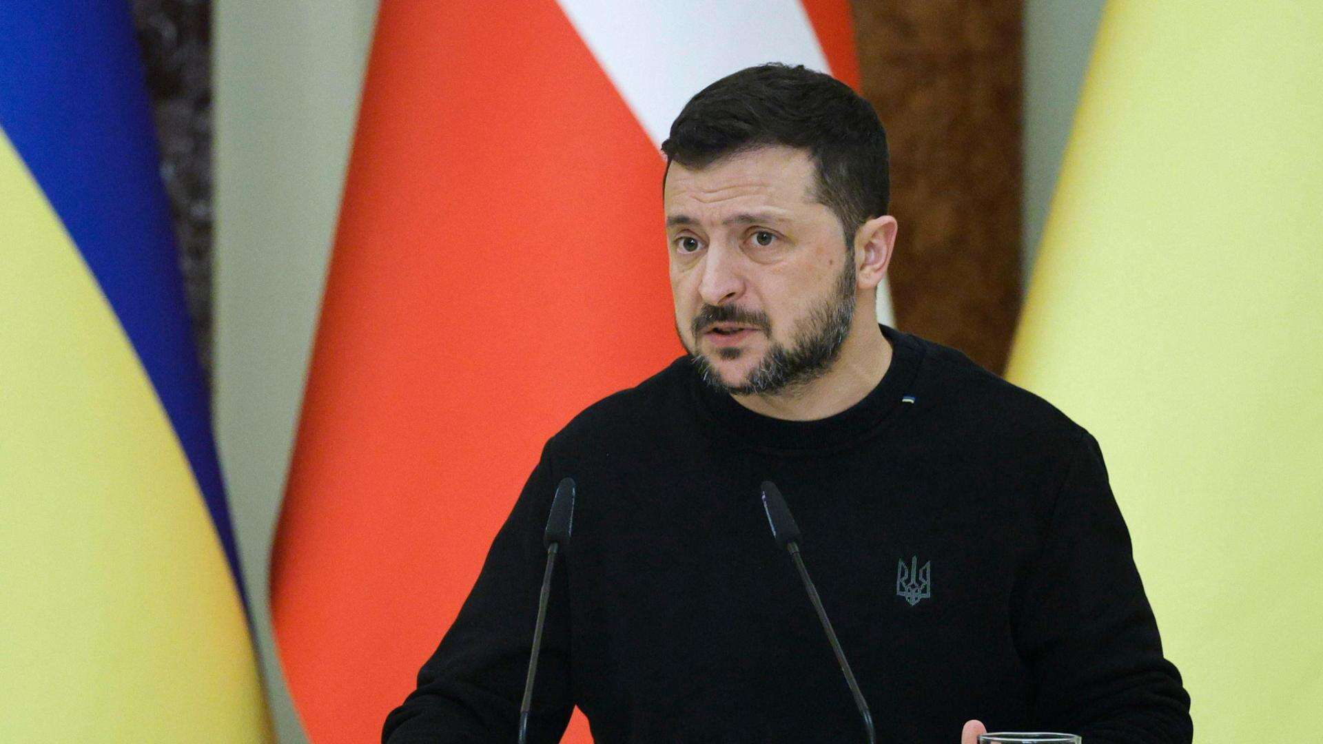 Zelensky: “Pronti alla tregua se la Nato ci metterà sotto suo ombrello”