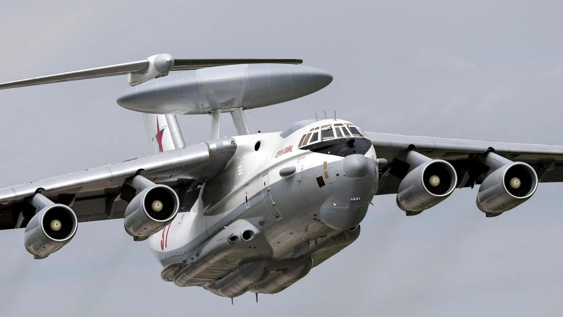 I servizi ucraini: “Gravemente danneggiati due A-50 russi”. L’aereo spia e radar è il vanto di Putin