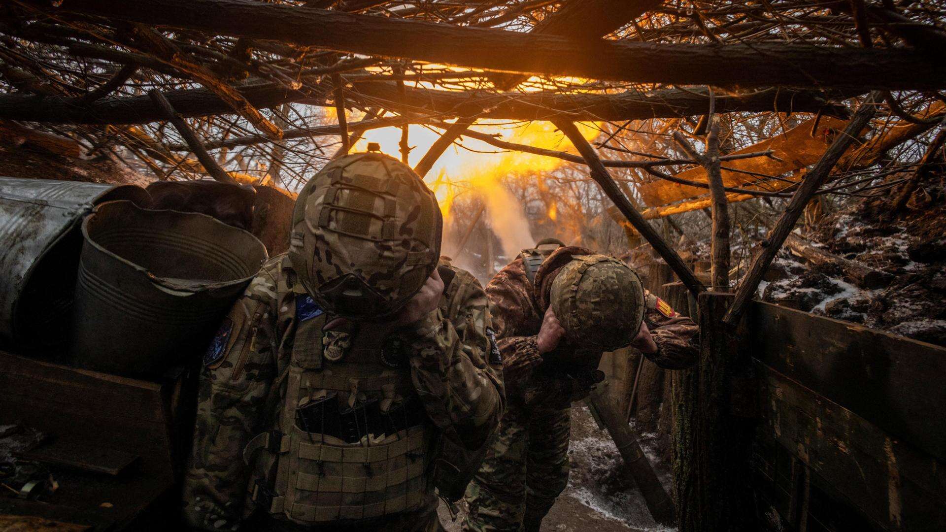 Guerra Russia-Ucraina, Kiev sfonda in un altro punto nel Kursk. Media: “Senza gli Usa la Gb non darà l’ok ai missili contro la Russia”