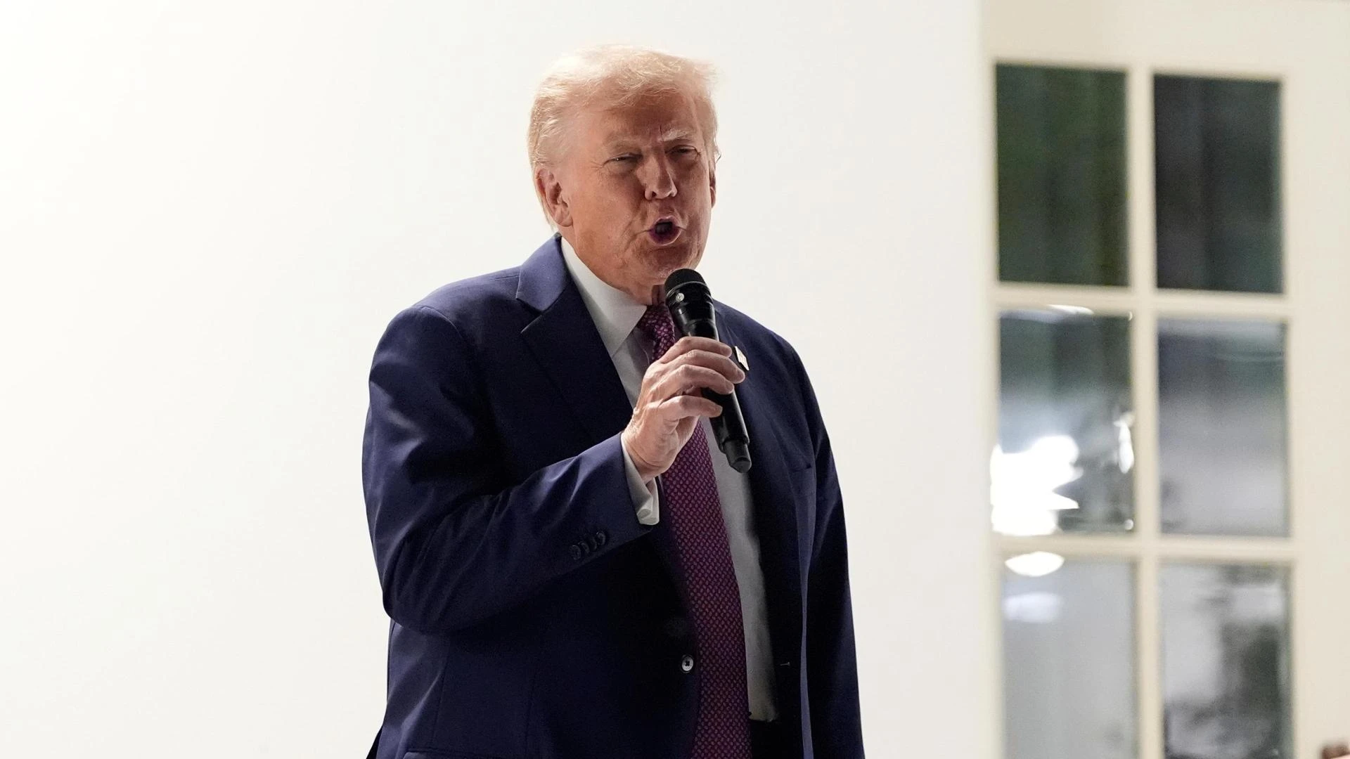 Trump minaccia Chicago: “Adoro l’odore della deportazione al mattino”