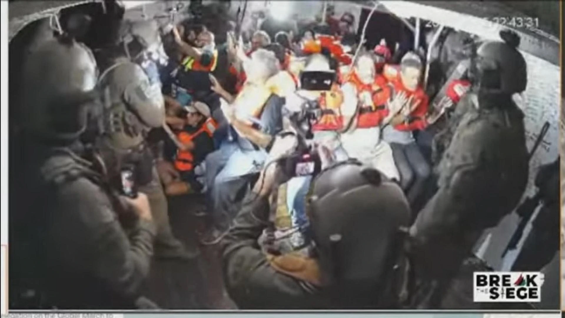 Flotilla, un italiano e altri due attivisti accettano l’espulsione volontaria
