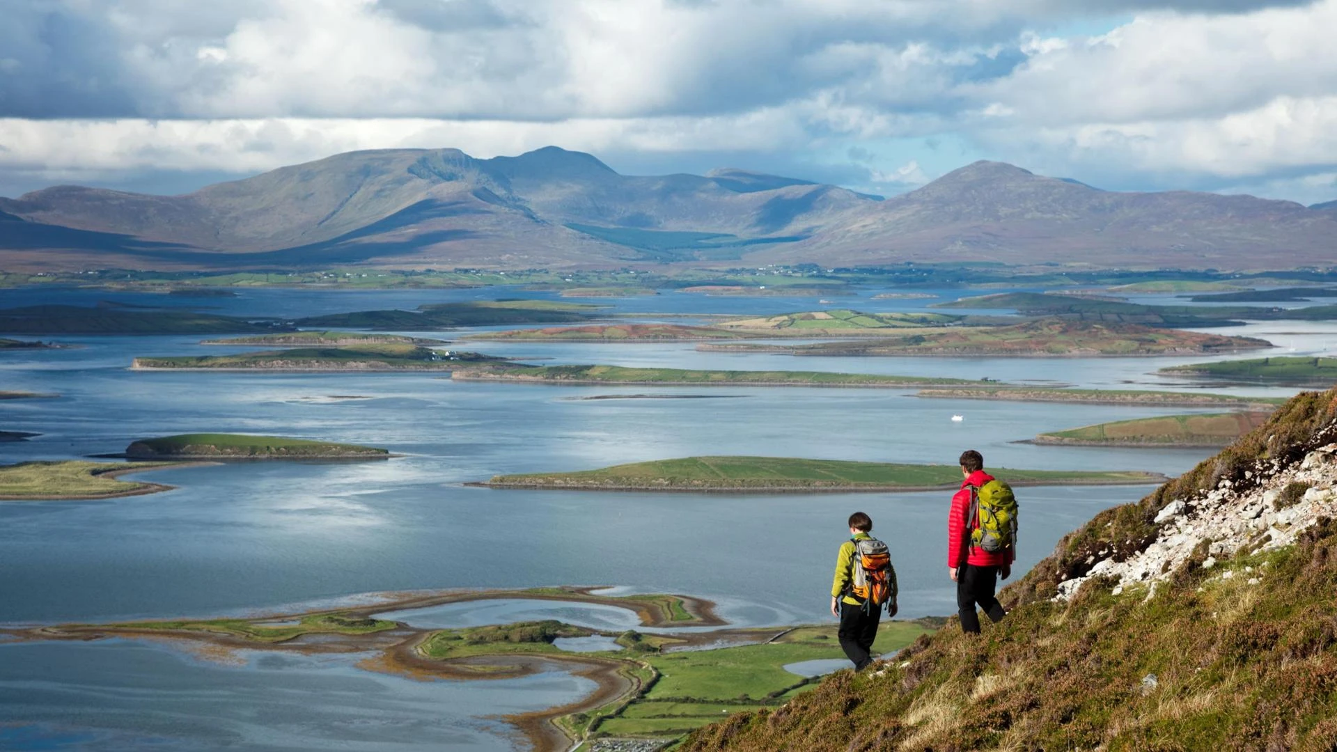 Storie di cammini. Un trail internazionale dall’Austria all’Italia e un nuovo sentiero sulle orme di San Patrizio in Irlanda