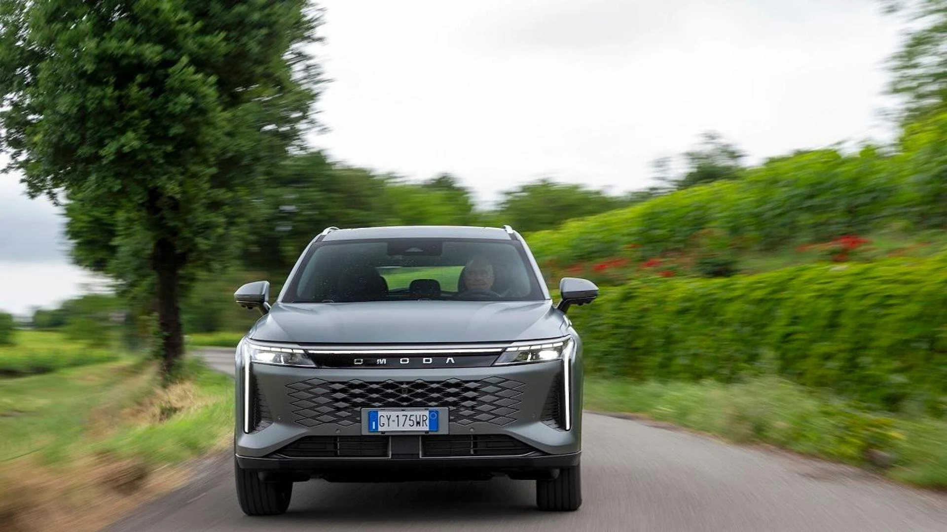 Omoda 9, ammiraglia in formato suv super-hybrid con un’autonomia di oltre 1.100 chilometri