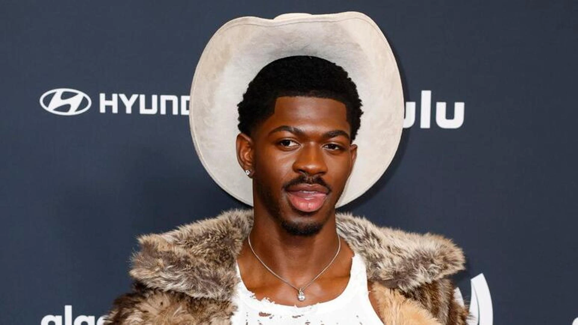 Lil Nas X arrestato a Los Angeles e ricoverato in ospedale. Era stato fermato per strada in mutande