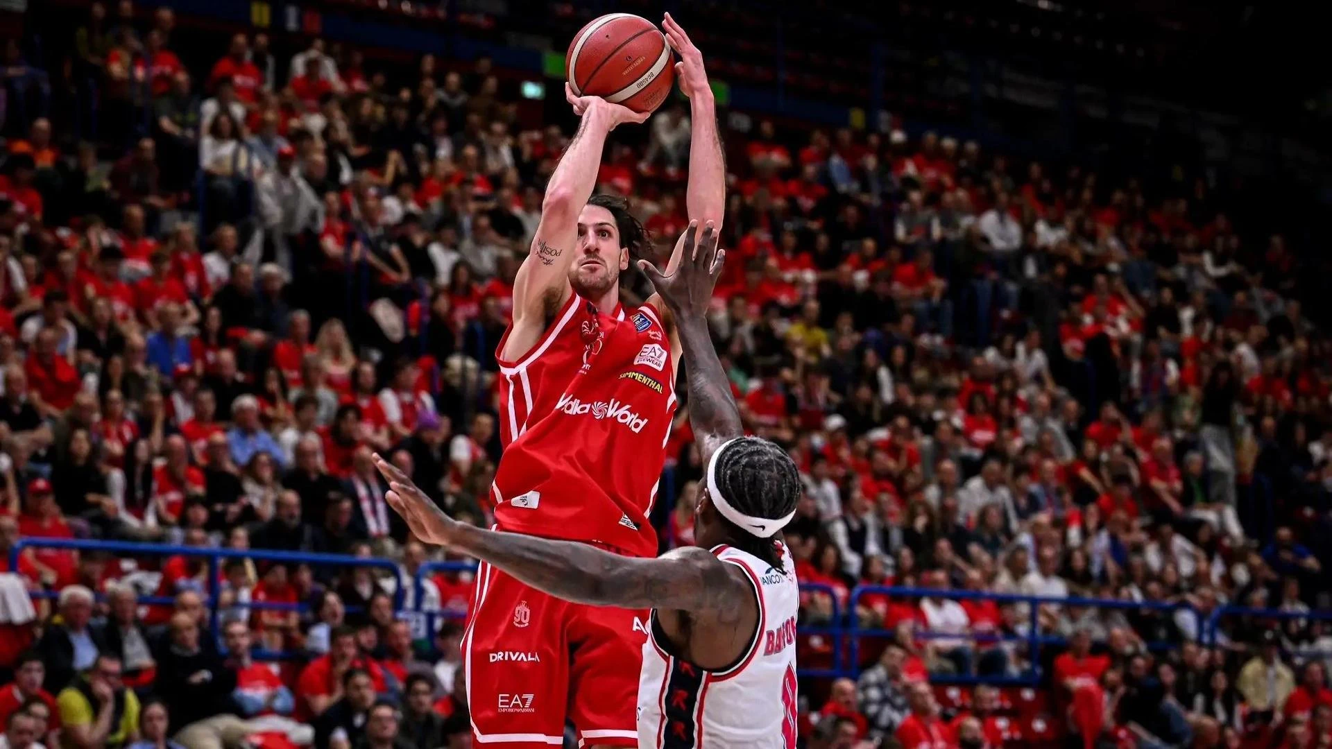 Basket in tv: playoff, due sere con Gara 3