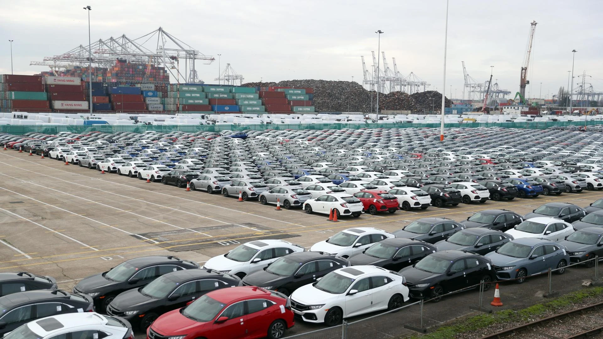 Mercato auto 2024: lieve calo per i privati con partita Iva