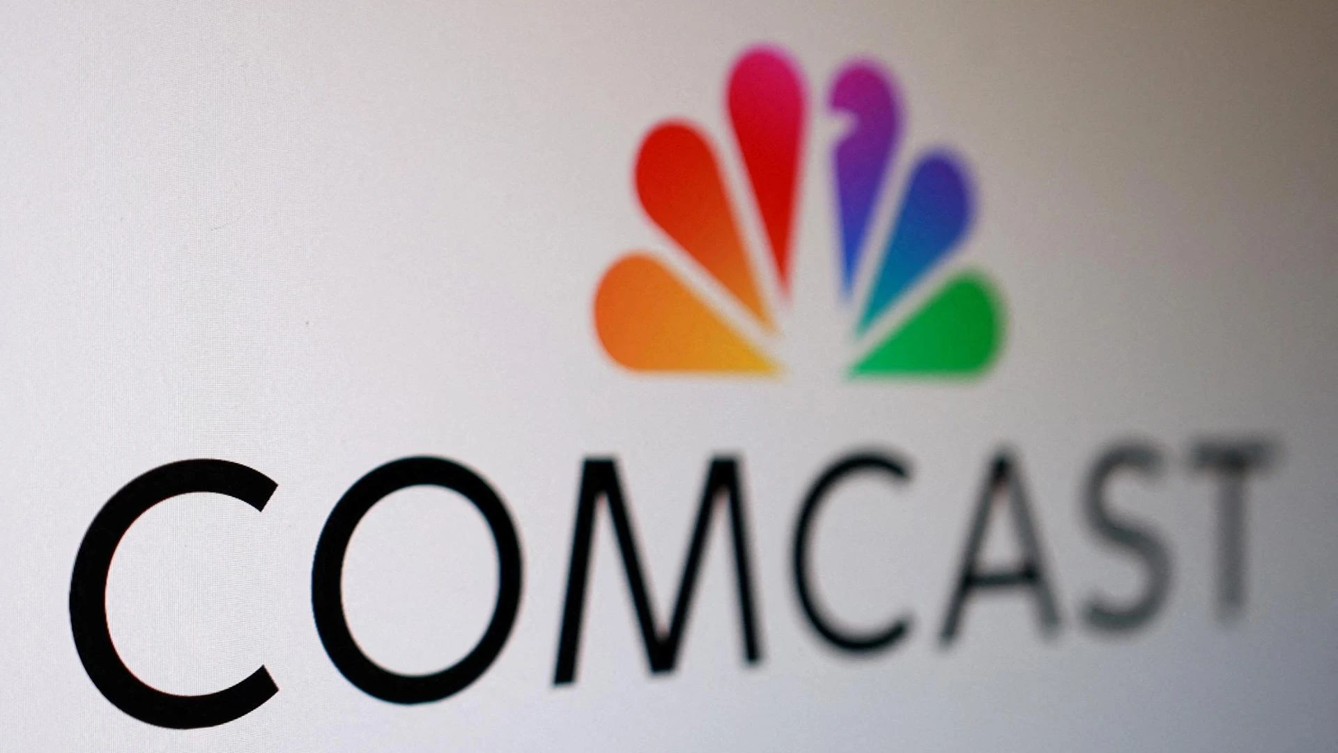 Comcast scopora Sky e NbcUniversal: separate le attività media dal tech