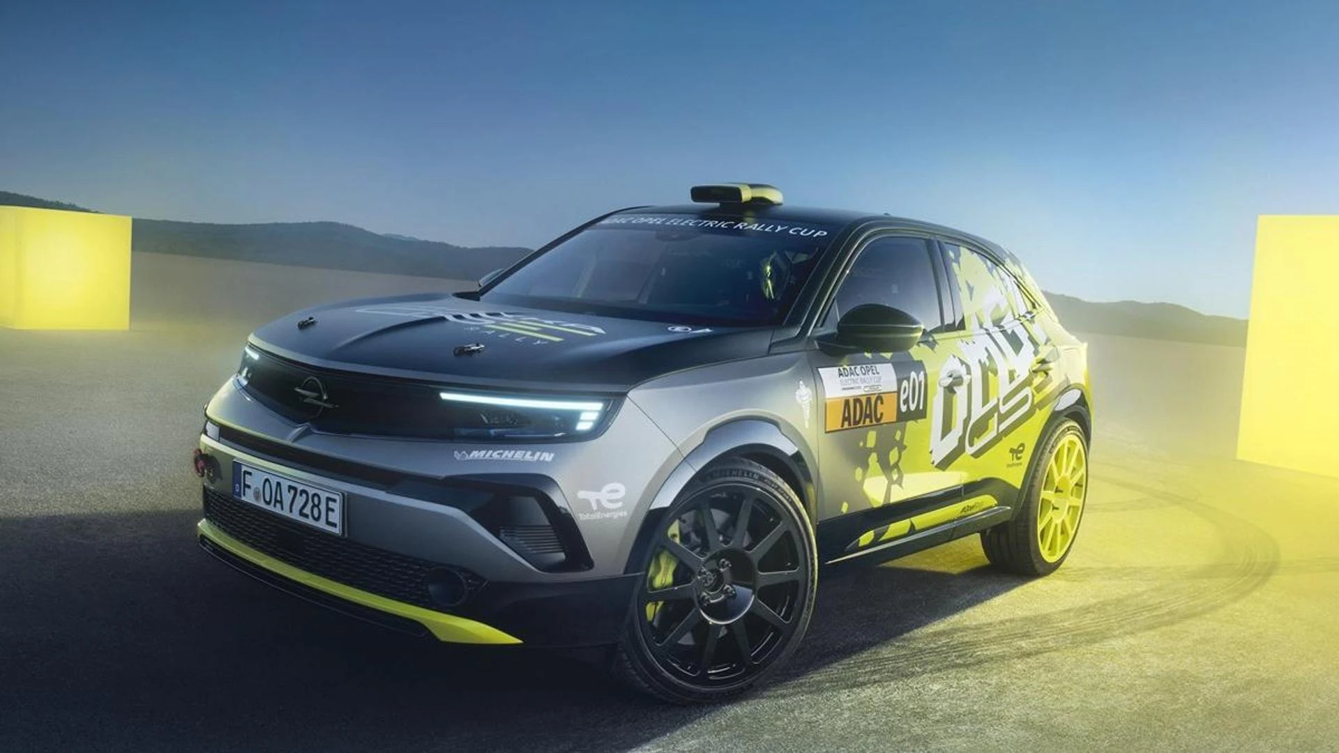 Opel torna a fare sul serio: una Mokka elettrica rally e un 18enne talentuoso alla guida