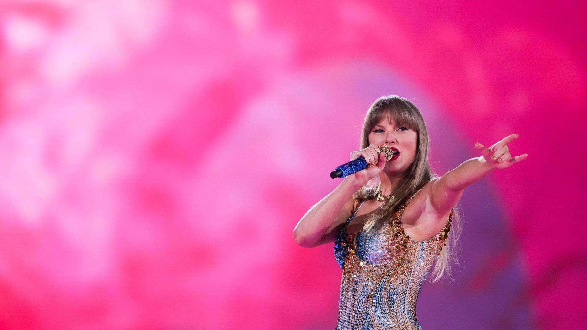 Taylor Swift, 2,1 miliardi di incasso per il tour dei record: superati Elton John e Coldplay