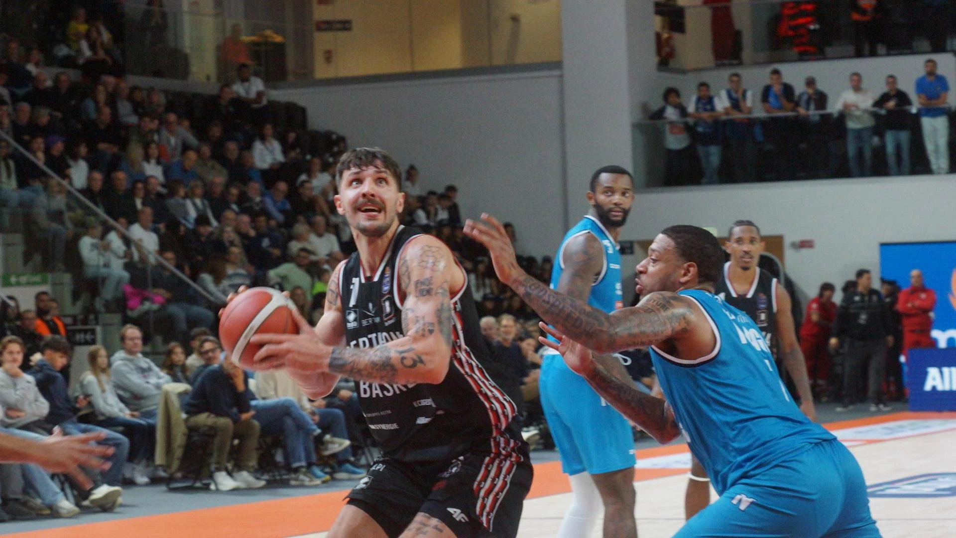 Dal parquet ai saloni da barbiere: l’altra vita di Dominik Olejniczak