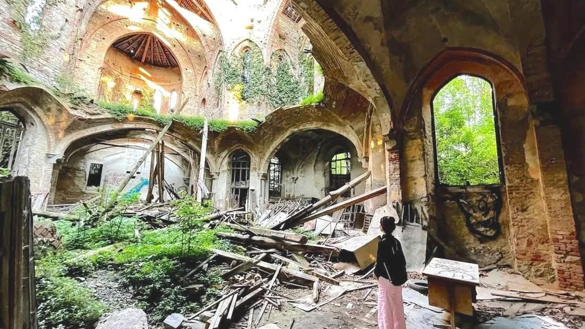 Fenomeno Urbex: “Noi esploratori di luoghi abbandonati a caccia di bellezze sfiorite”
