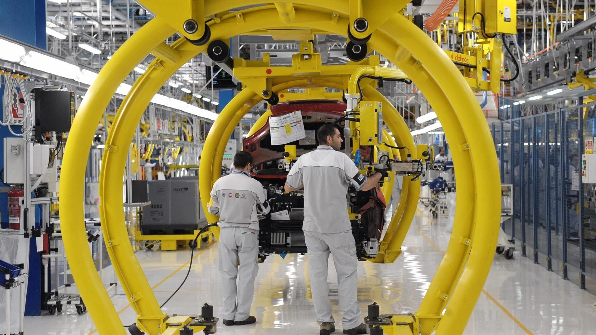 Auto europea: il dogma green contro il mercato. È possibile una nuova strategia?