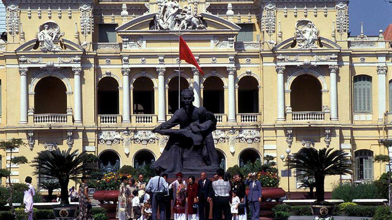 48 ore a Saigon tra vestigia coloniali, mercati e grattacieli del boom vietnamita