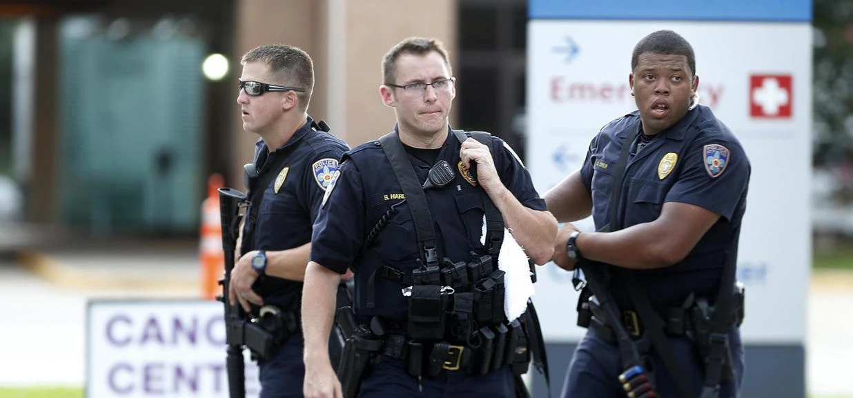 Usa, sparatoria in centro commerciale del Connecticut: cinque feriti