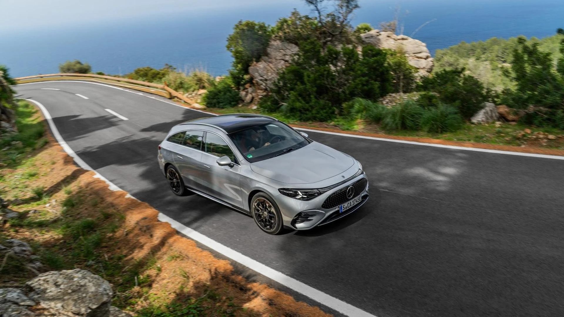 Mercedes CLA Shooting Brake, ecco la prima station wagon elettrica della Stella