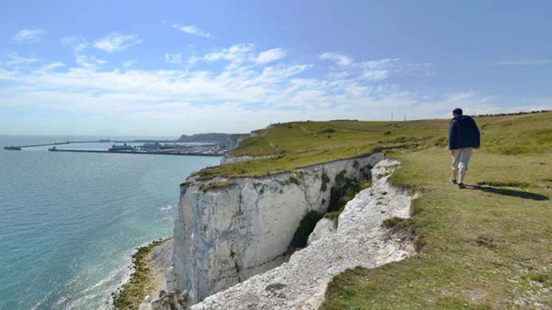 Da Londra a Dover e poi a piedi lungo le ventose “bianche scogliere” con Re Lear e James Bond