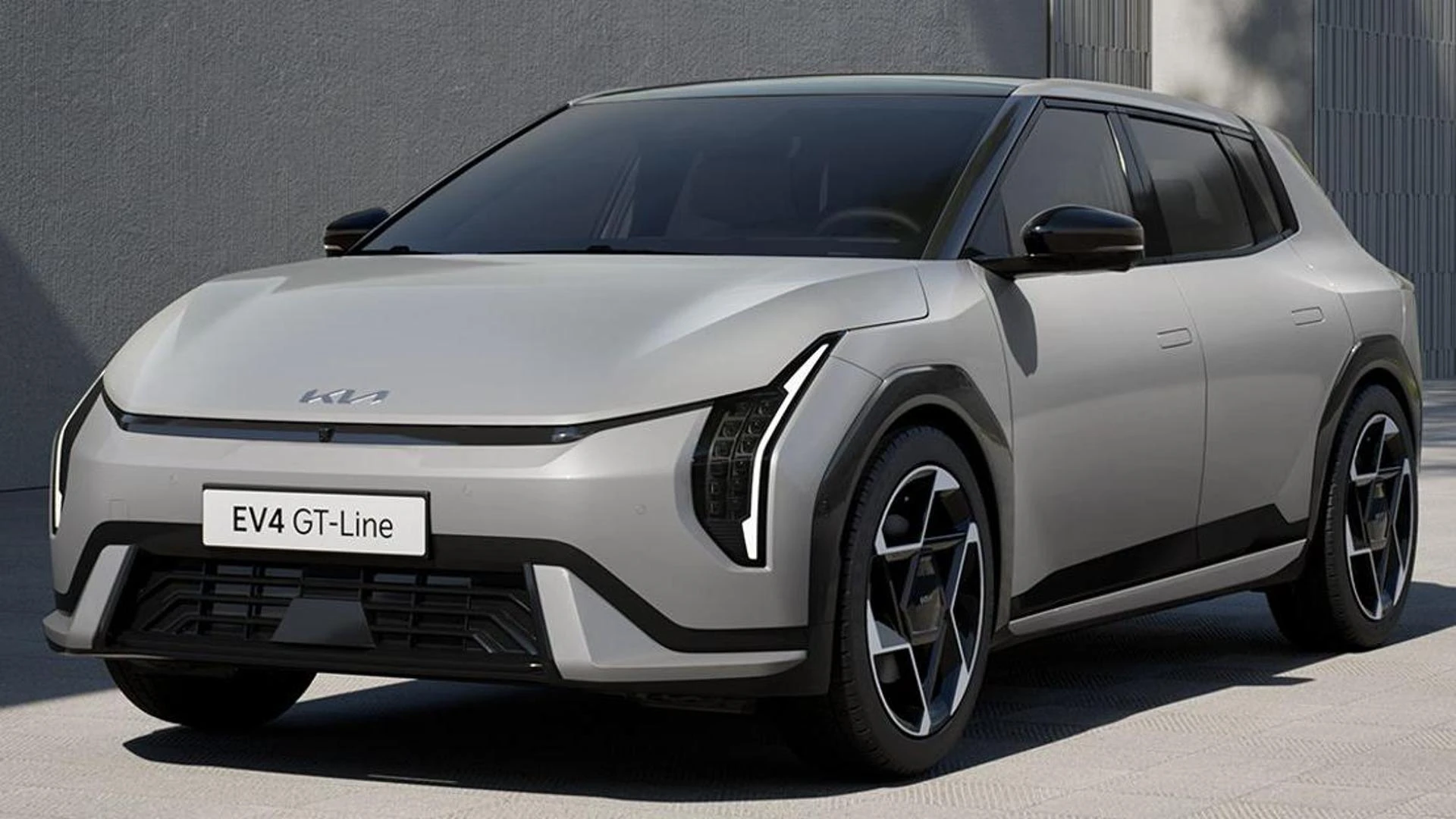 EV4, praticità quotidiana. Kia scommette su design anticonvenzionale, autonomia e garanzia record