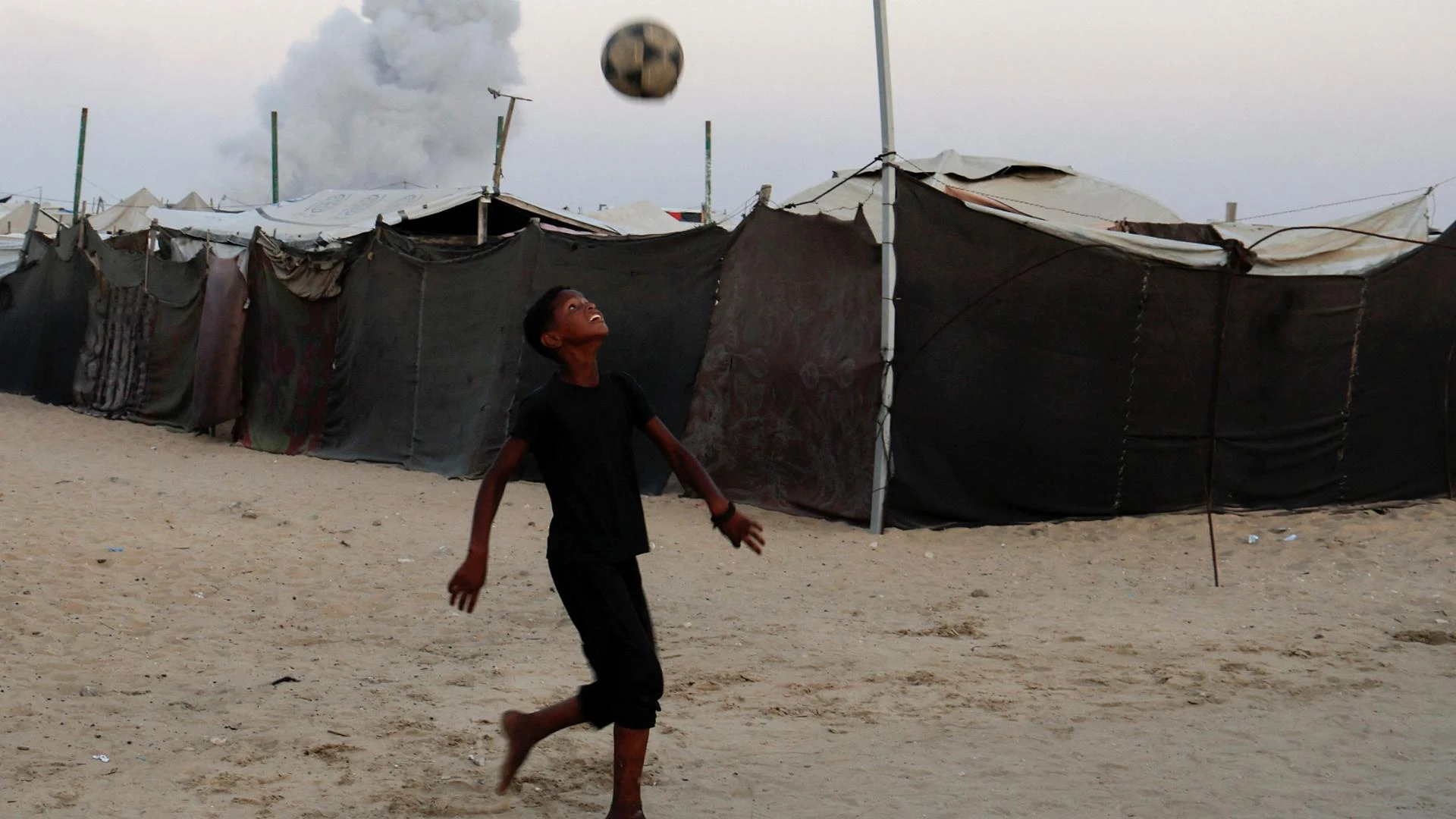 Hamas spinge per la tregua mentre a Gaza si muore ancora e Israele richiama 60 mila riservisti