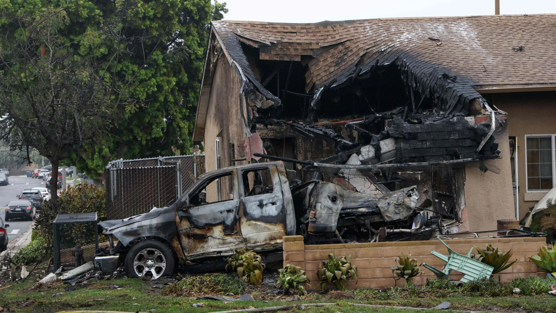 San Diego, areo privato si schianta sulle abitazioni: morte tutte le persone che erano a bordo