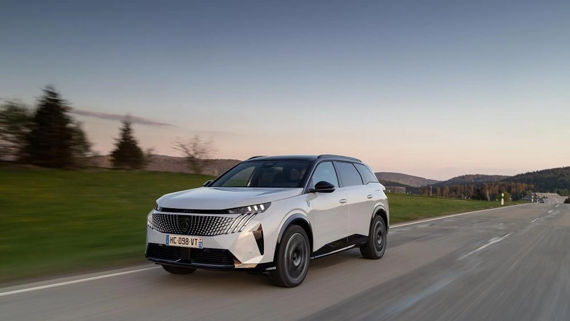 Vacanze con l’auto elettrica: cosa pensano veramente i francesi