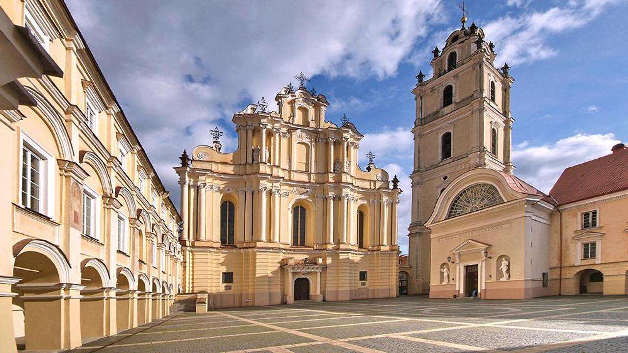 Un’estate in Lituania, tra il barocco di Vilnius e le dune di sabbia del “Sahara baltico”