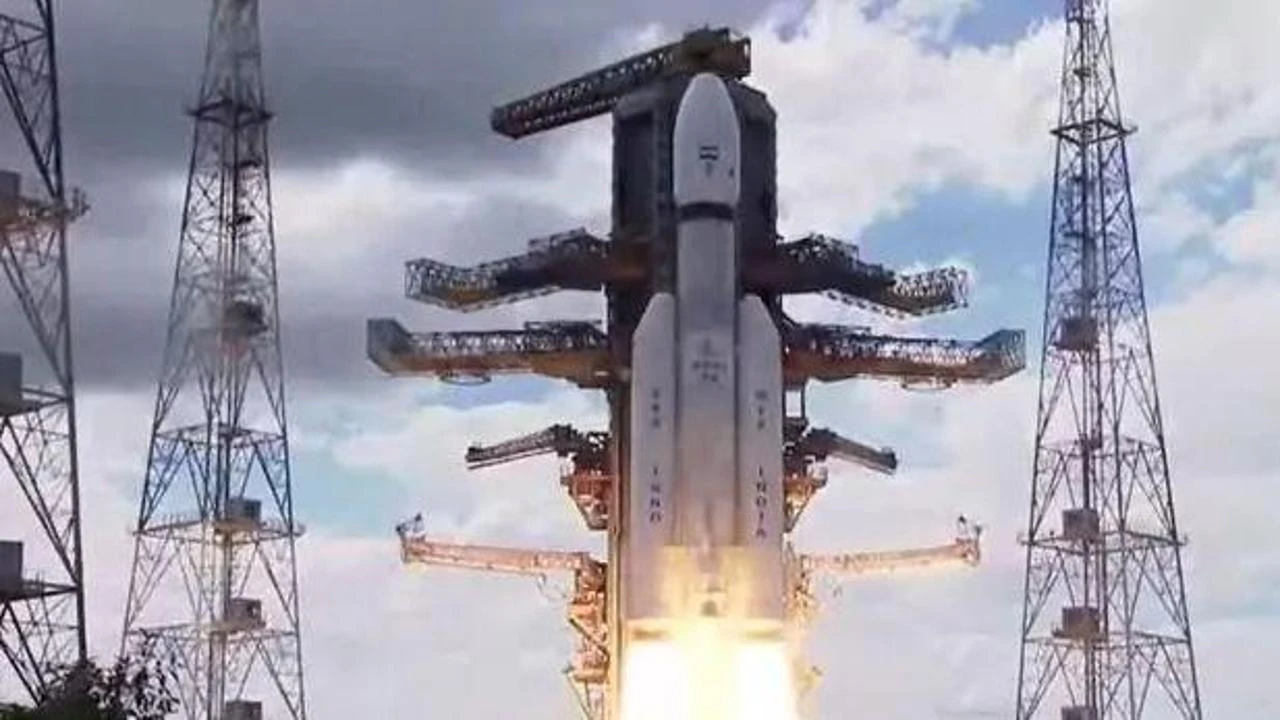 Lanciata la terza sonda spaziale. L’India punta nuovamente alla Luna, sperando questa volta in un successo