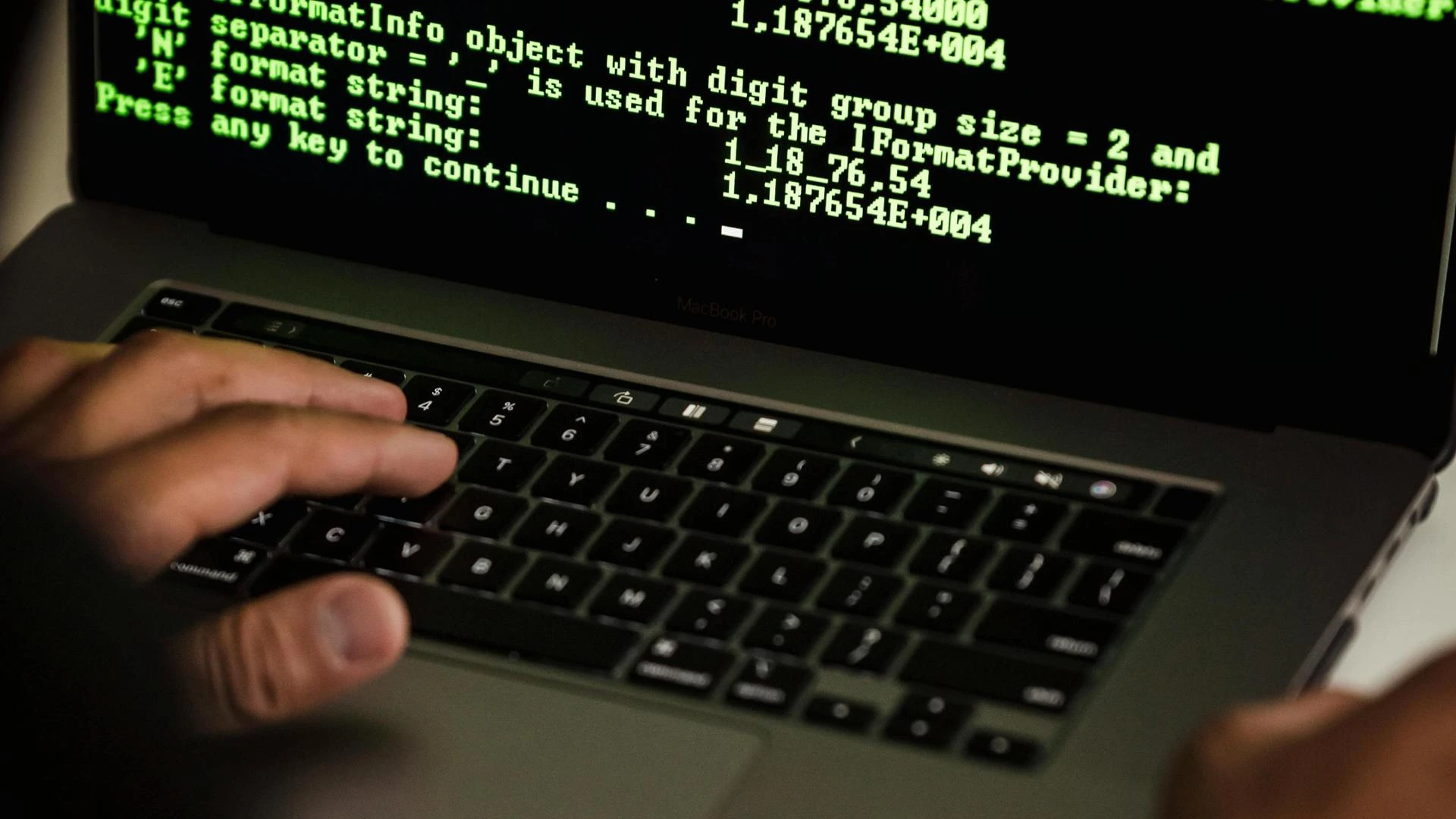 Maxi operazione anti-pirateria, sgominato il vertice dello streaming illegale italiano: 8 arresti