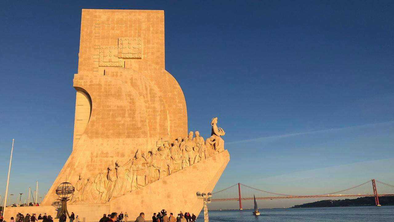 La Ginginha e il Fado, il Museo del Bacalhau, le sardine pop e la libreria più antica del mondo. Appunti da Lisbona