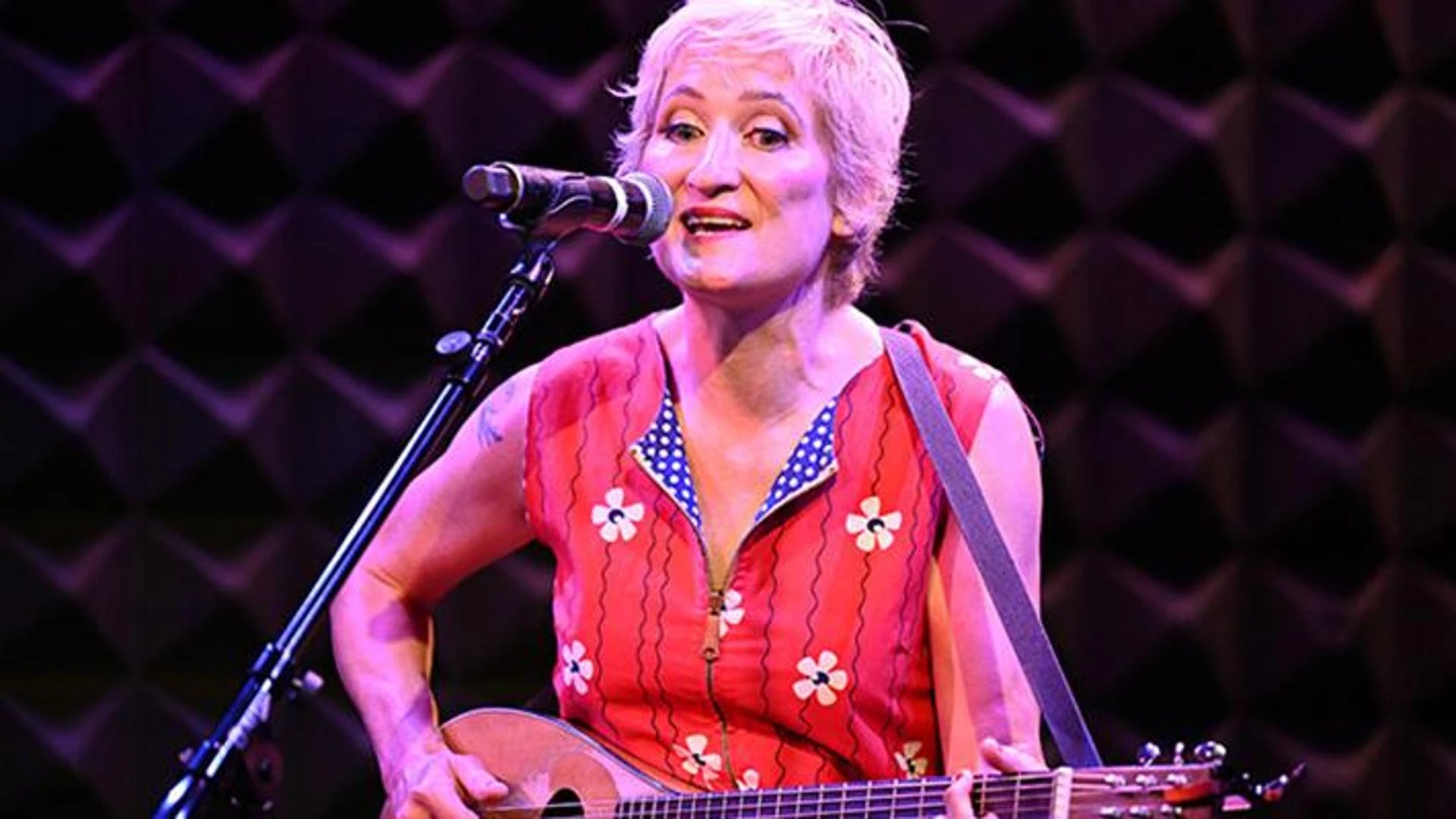 Jill Sobule, la cantautrice di “I Kissed a Girl” muore in un incendio
