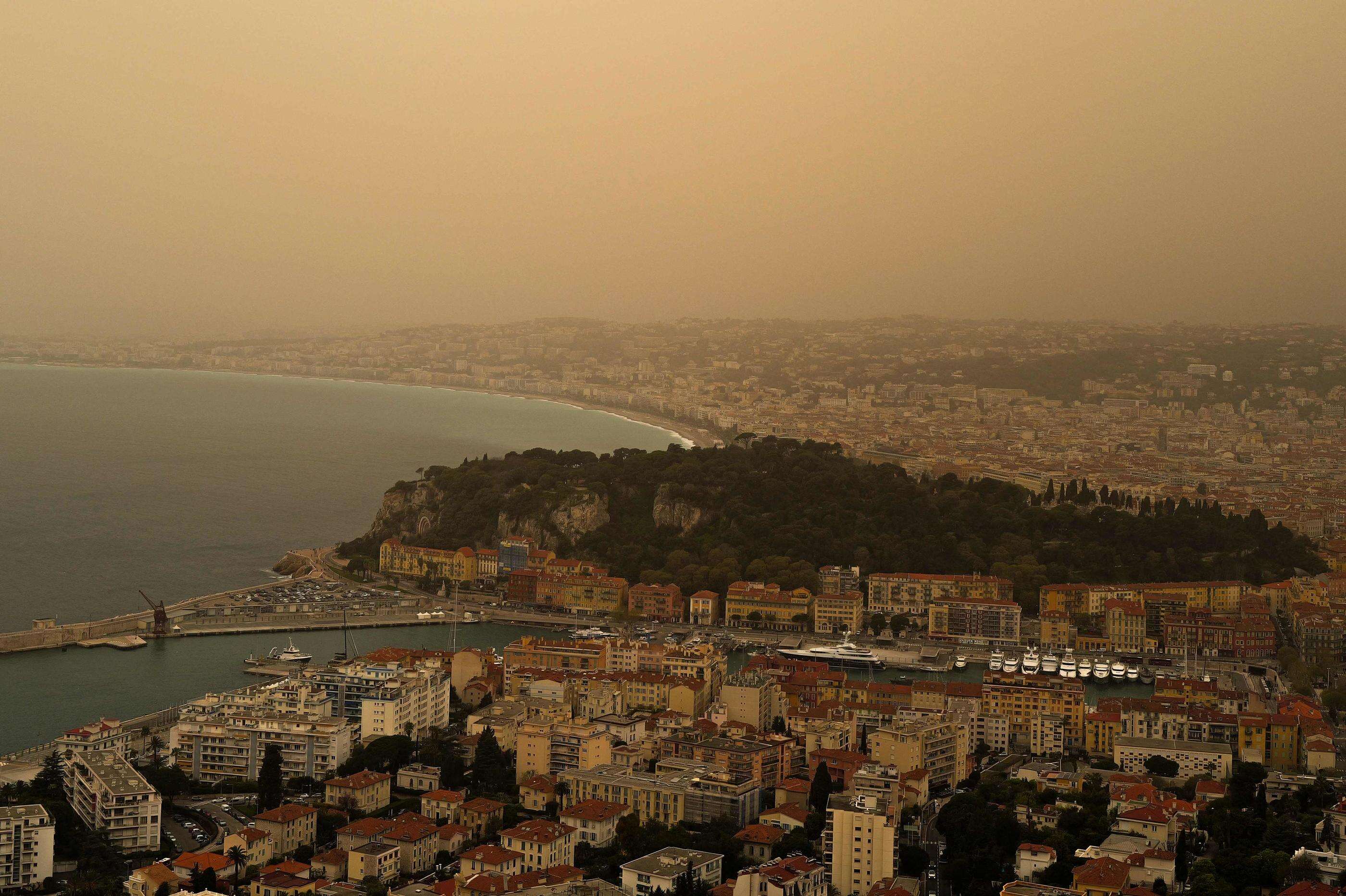 Sable du Sahara : des poussières désertiques remontent vers la France ce week-end